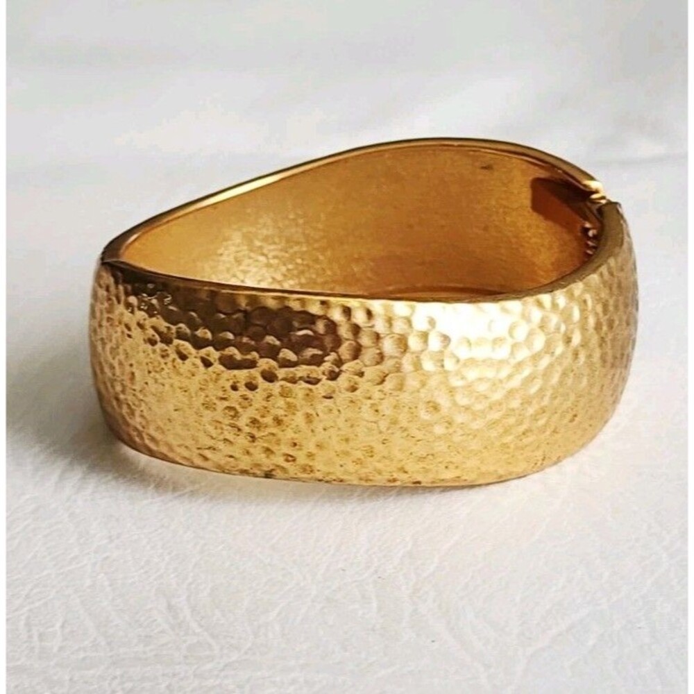 Premier Designs Hammered Gold Tone Hinged Bangle Bracelet Vintage Jewelry